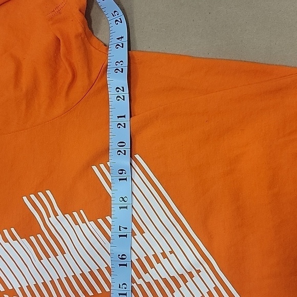 Nike, The Nike Tee, Athletic Cut, Size XL.  Orange. New Condition.  Never Worn. - Picture 5 of 7